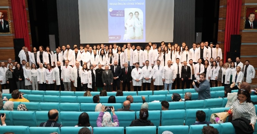 Üniversitemiz Diş Hekimliği Fakültesi, “Beyaz Önlük Giyme Töreni” Düzenledi